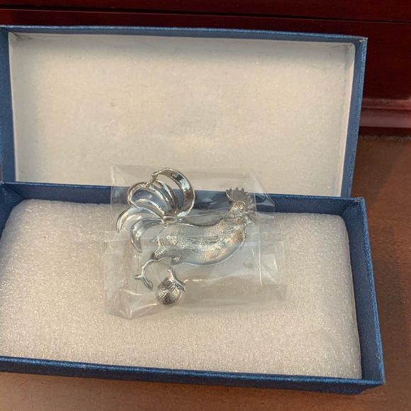 Silver rooster pin - Picture 2 of 2